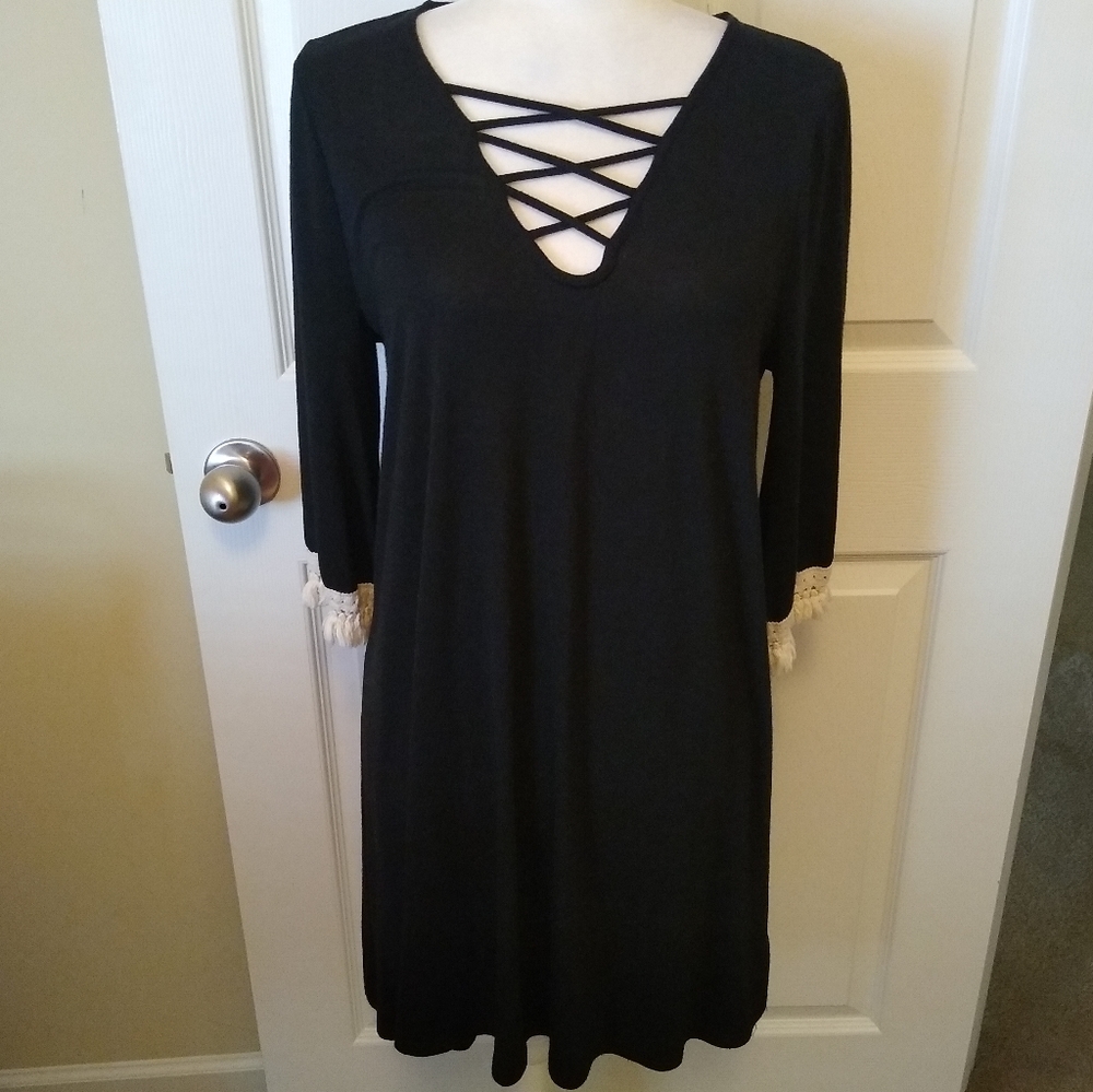 UMGEE Black Criss-cross dress. Large